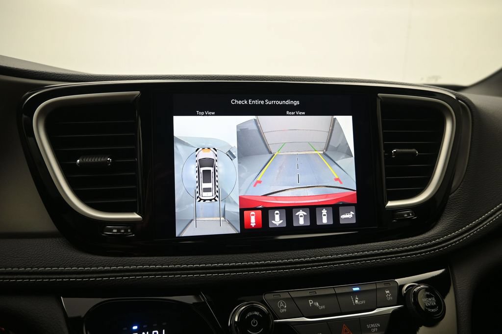New 2027 Chrysler Pacifica Limited w/ Family Tech Group FWD image 18