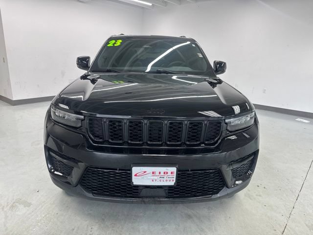 Used 2023 Jeep Grand Cherokee Altitude AWD/4WD image 3