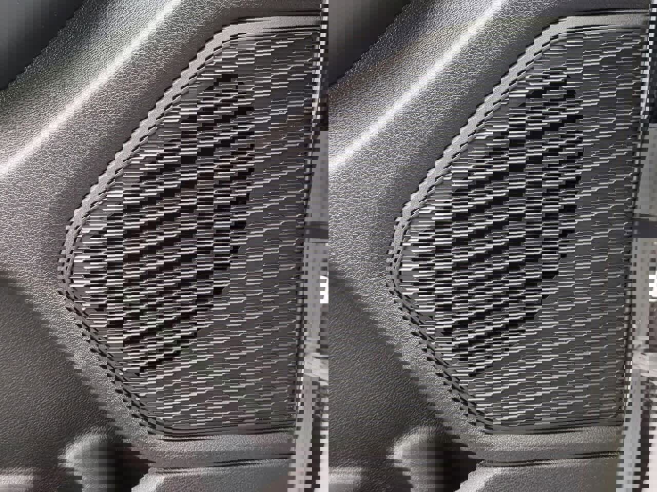 Used 2023 Jeep Grand Cherokee L Laredo image 30