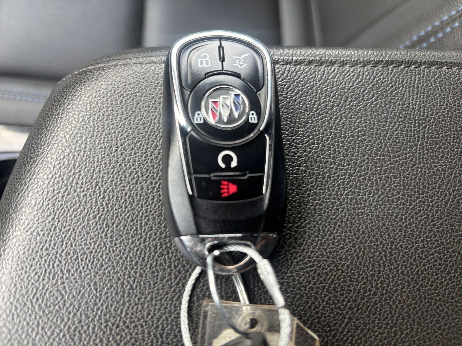 Used 2025 Buick Envista Sport Touring image 23