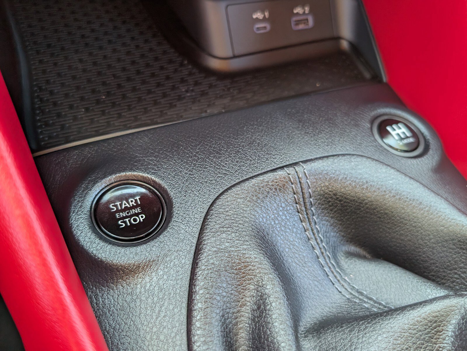 Certified 2024 Nissan Z Performance w/ Floor Mat Package image 24