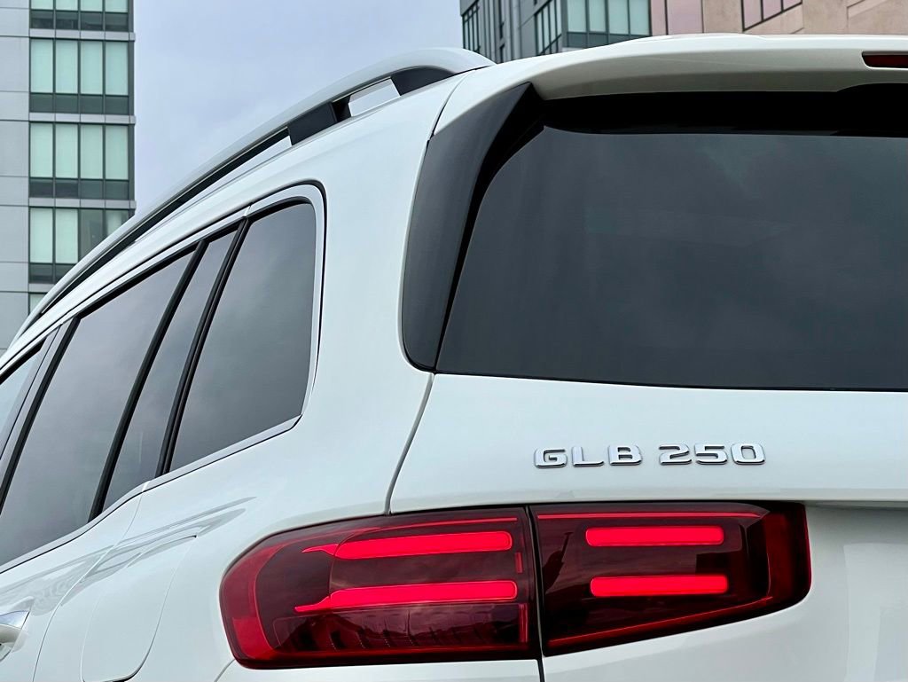 Certified 2025 Mercedes-Benz GLB 250 4MATIC image 12