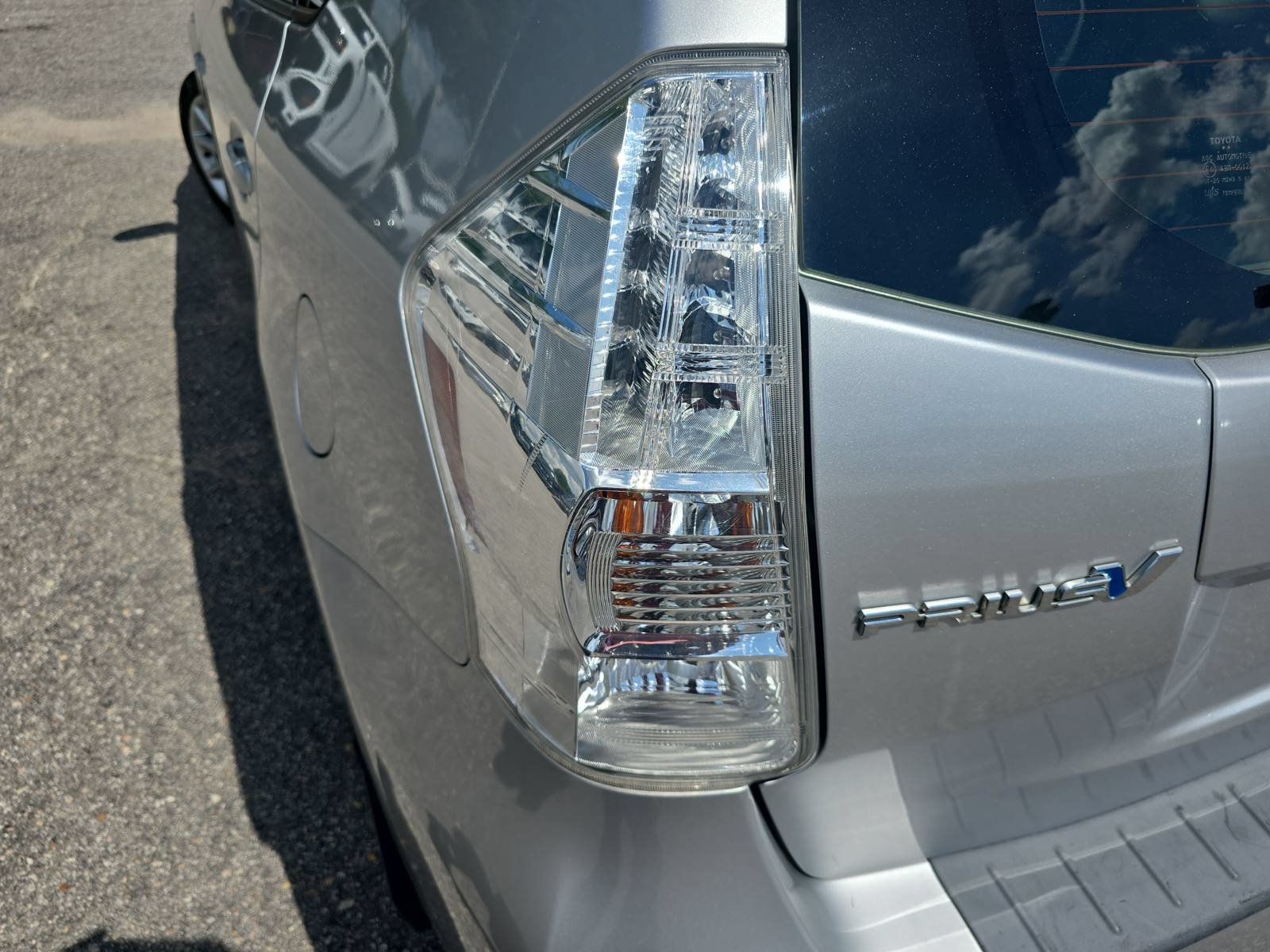 Used 2012 Toyota Prius V Five FWD image 33