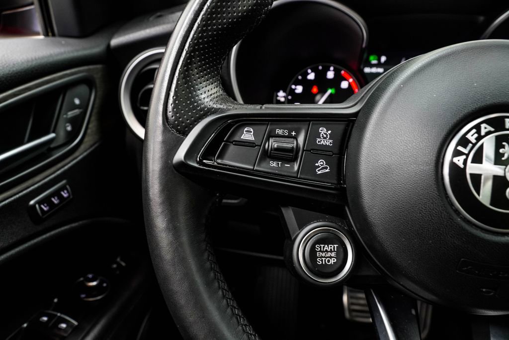 Used 2023 Alfa Romeo Stelvio Ti image 37