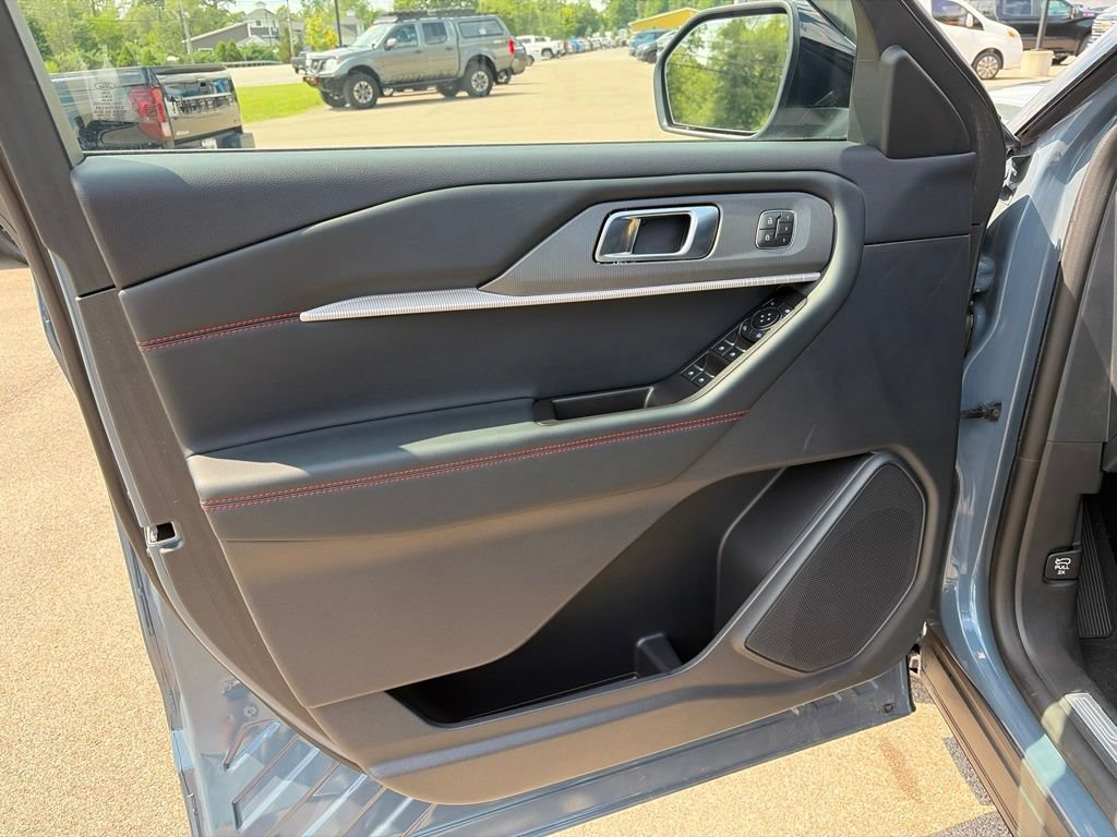 Used 2025 Ford Explorer ST-Line w/ Premium Package AWD/4WD image 24