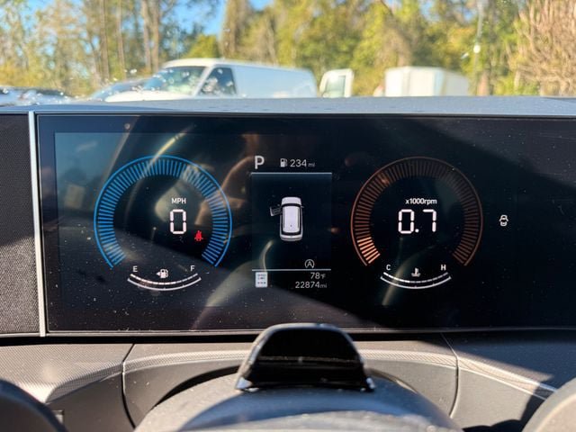 Used 2025 Hyundai Santa Fe SEL FWD image 7
