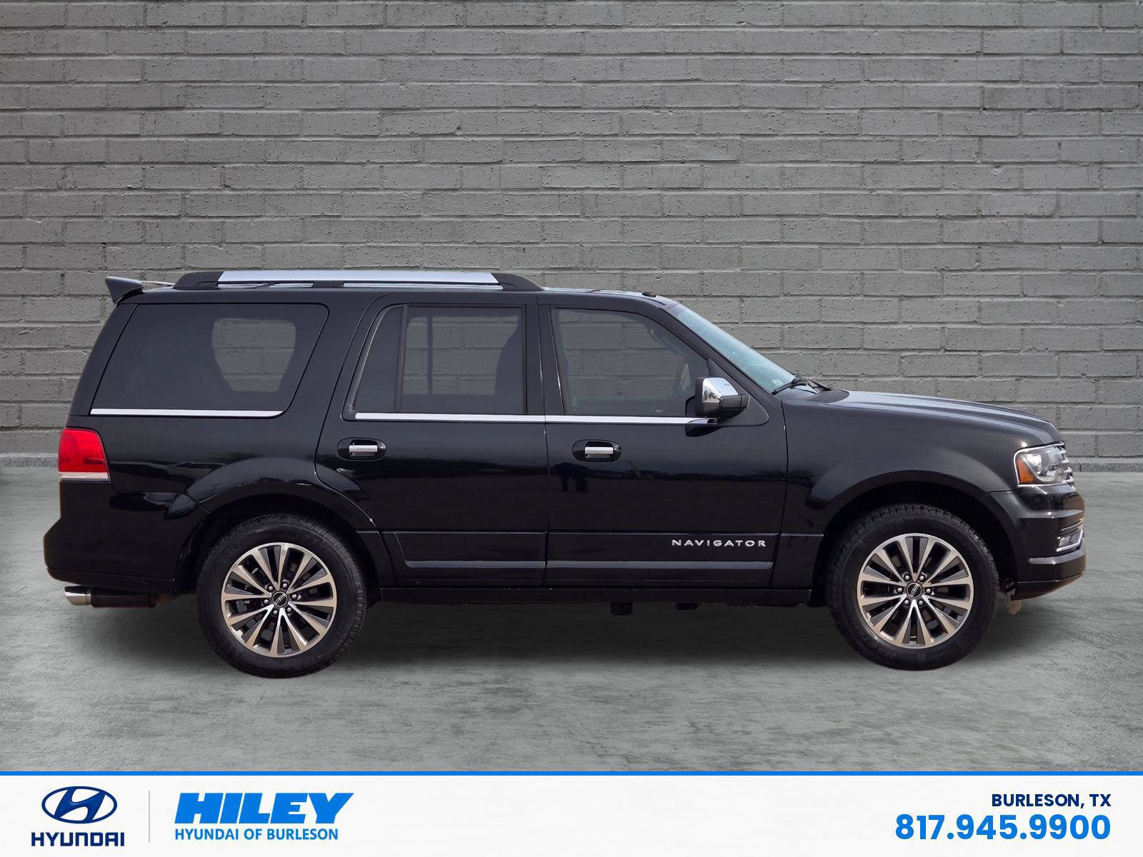 Used 2017 Lincoln Navigator Select AWD/4WD image 4