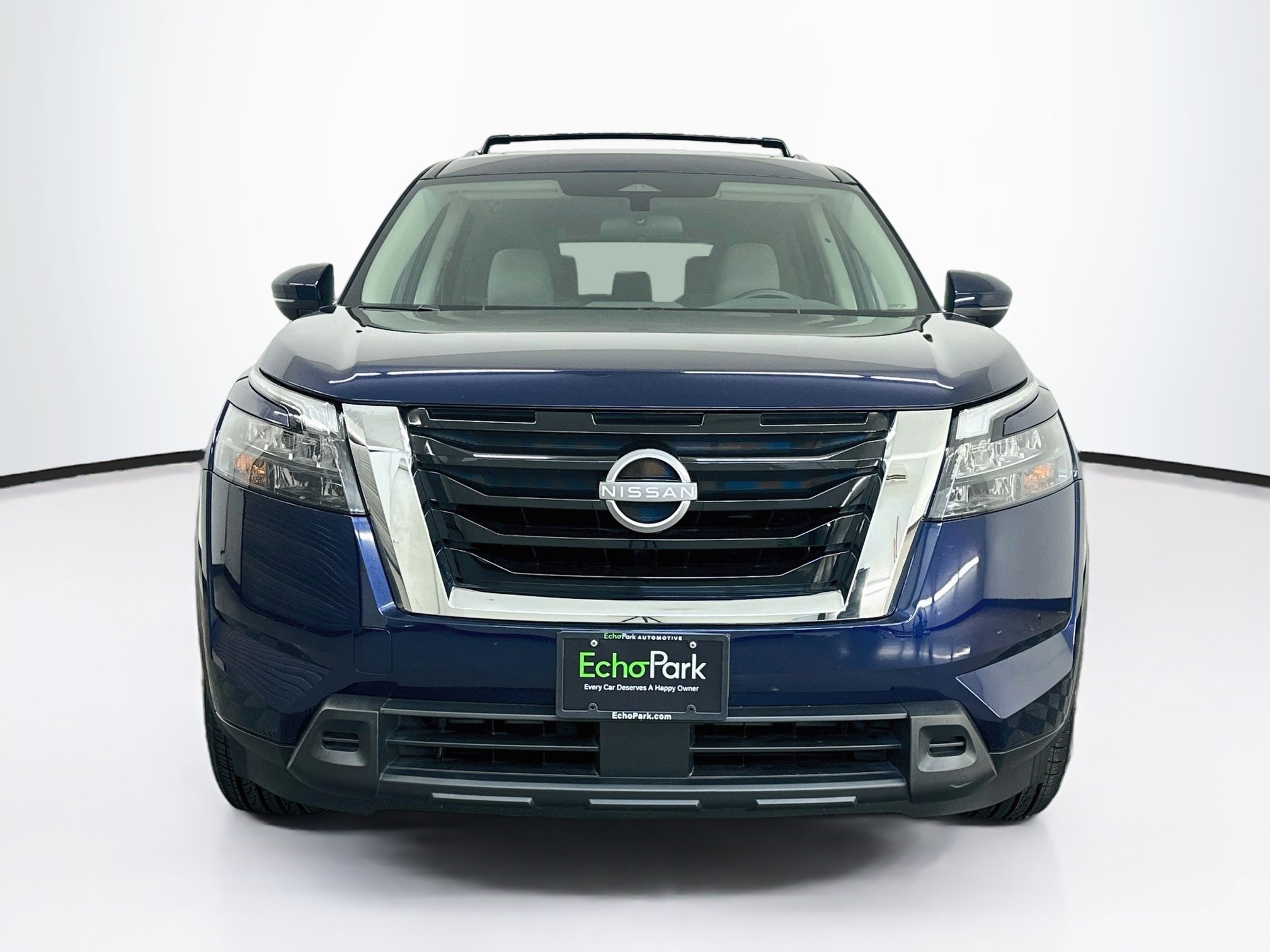 Used 2023 Nissan Pathfinder SV w/ SV Premium Package AWD/4WD image 2