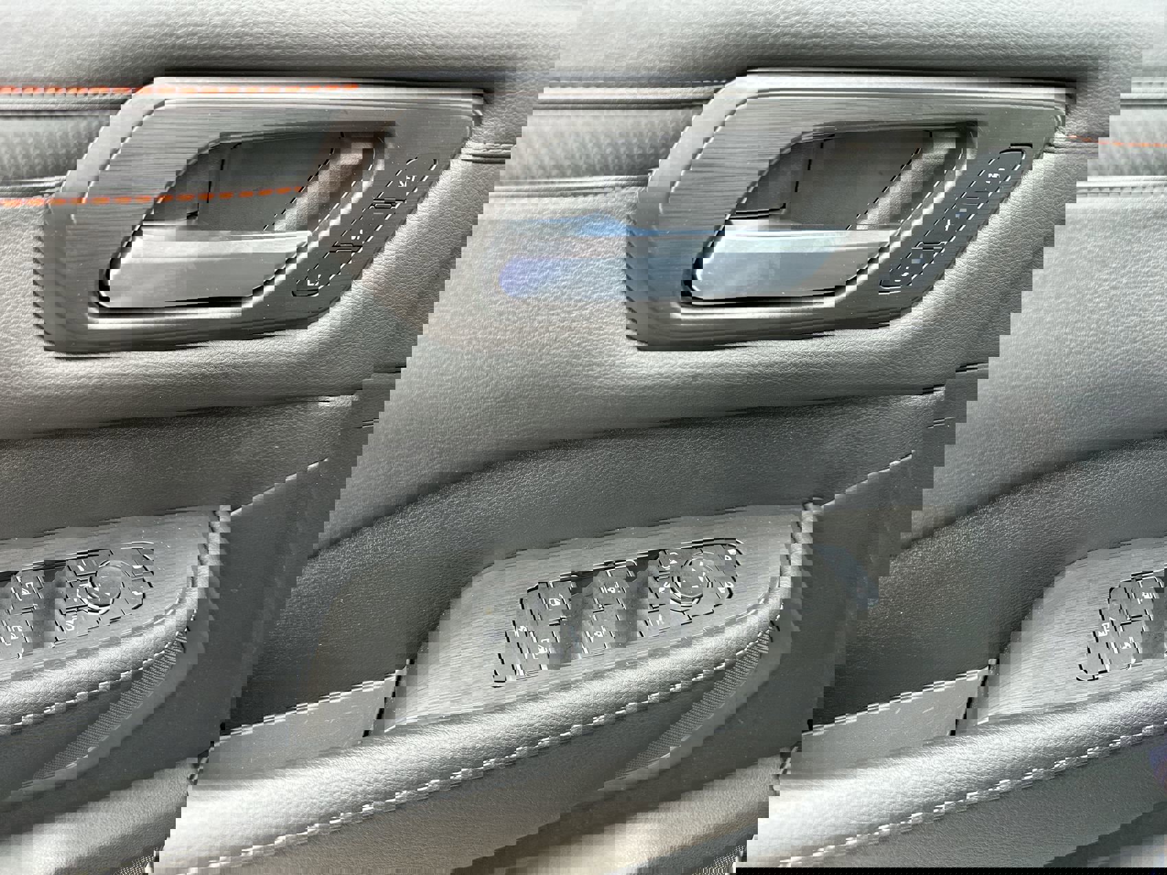 Used 2025 Nissan Armada PRO-4X image 13