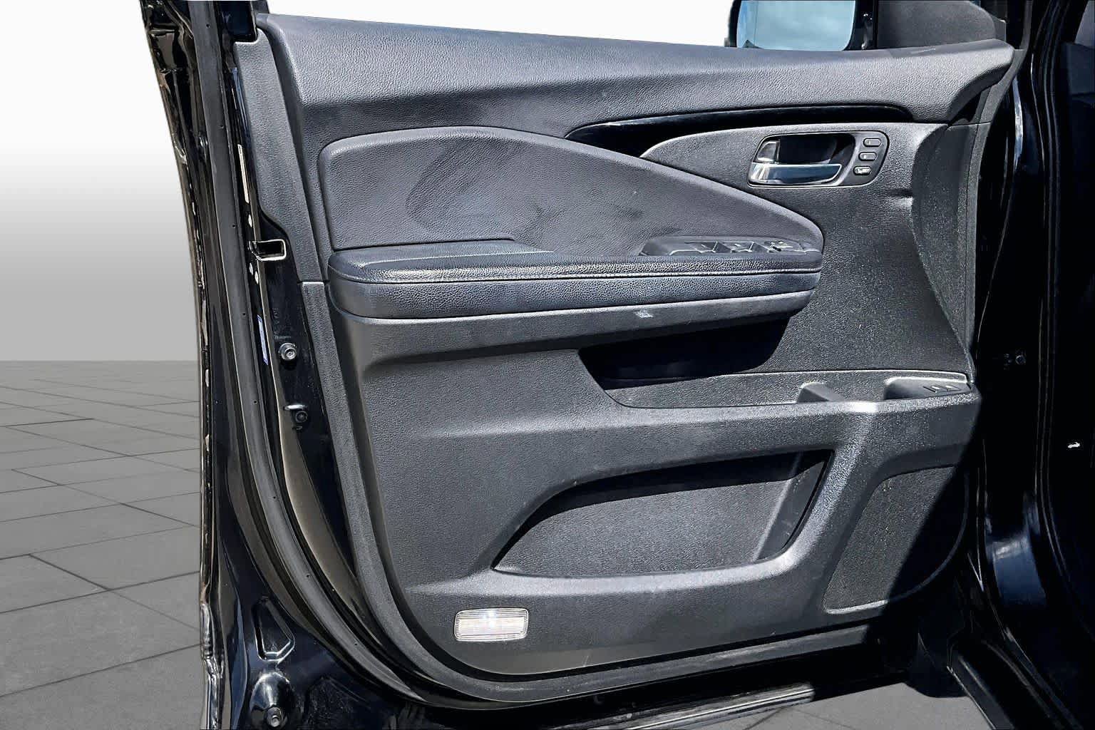 Used 2016 Honda Pilot Touring image 22