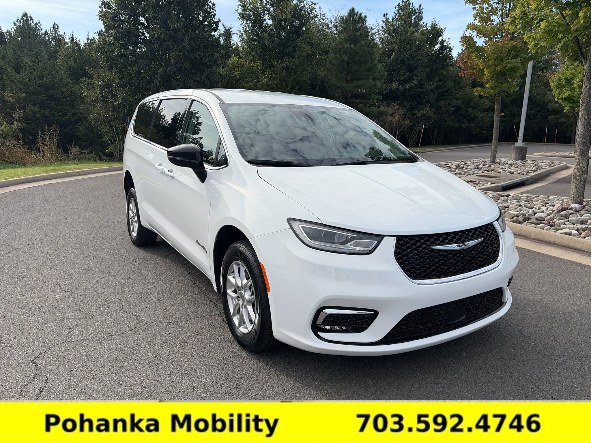 Used 2024 Chrysler Pacifica Touring-L