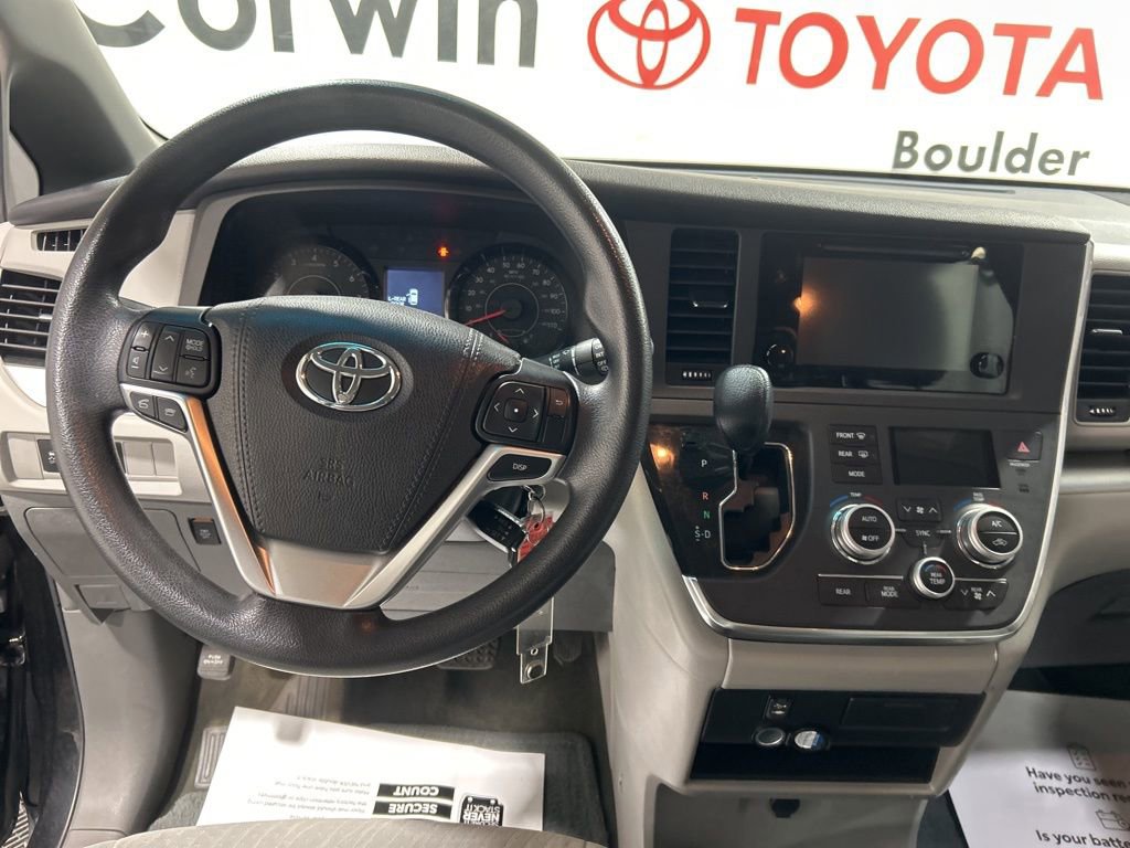 Used 2017 Toyota Sienna LE image 25