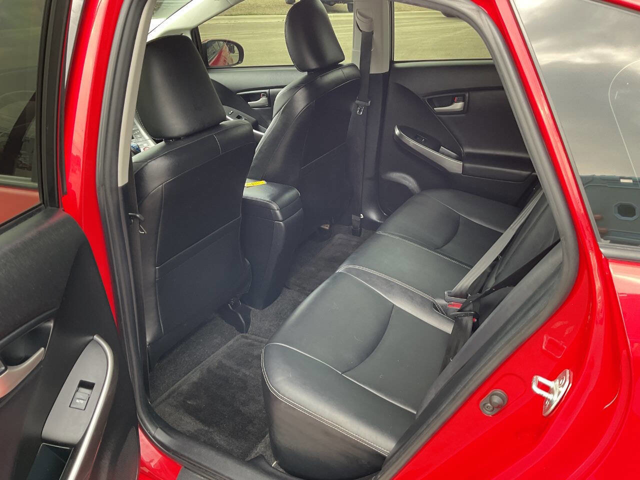 Used 2015 Toyota Prius Persona Series FWD image 29