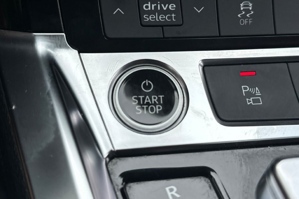 Used 2022 Audi e-tron Premium AWD/4WD image 26