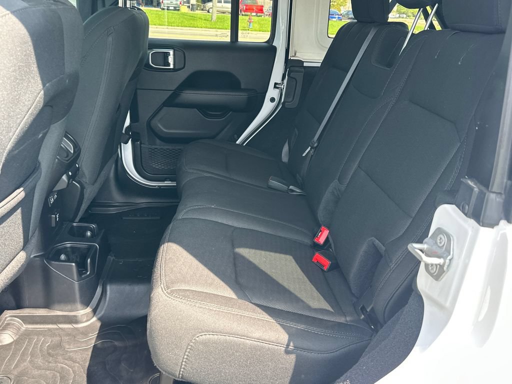 Used 2020 Jeep Wrangler Unlimited Sahara AWD/4WD image 16
