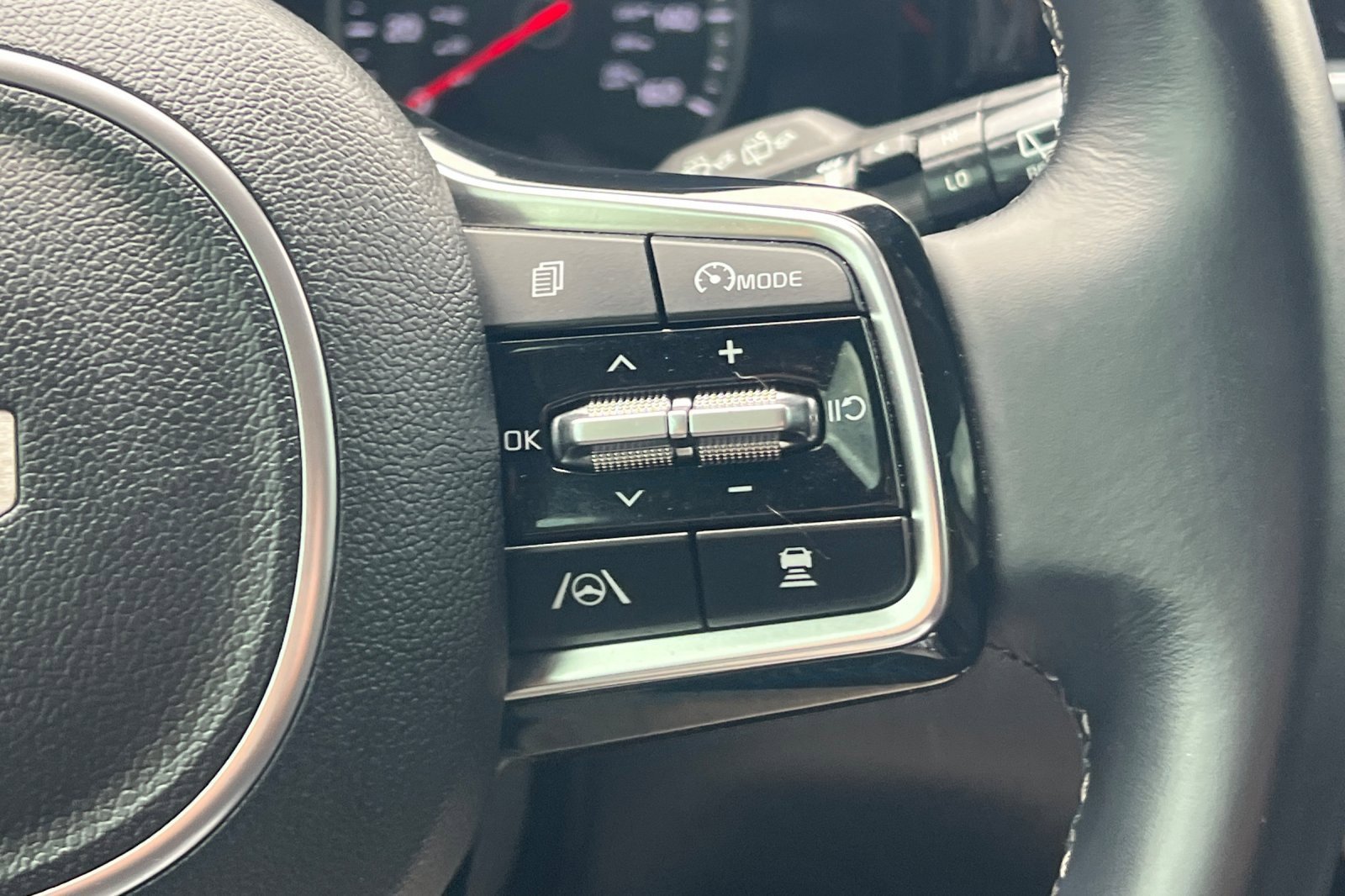 Certified 2022 Kia Sorento SX image 38