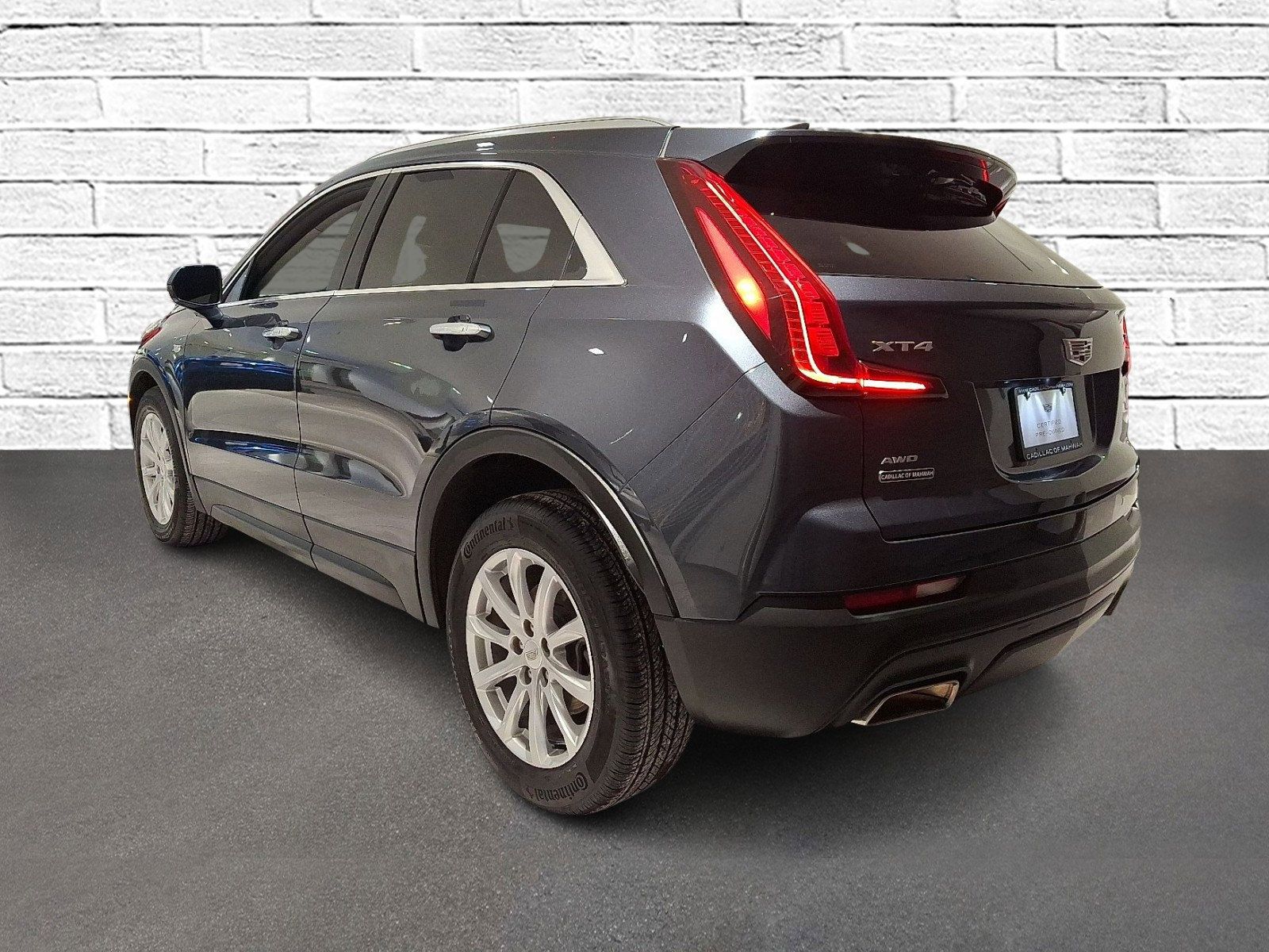 Used 2021 Cadillac XT4 Luxury w/ Cold Weather Package image 3