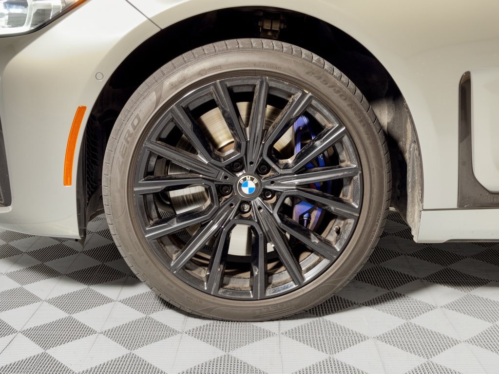 Used 2022 BMW 750i xDrive w/ Executive Package AWD/4WD image 13