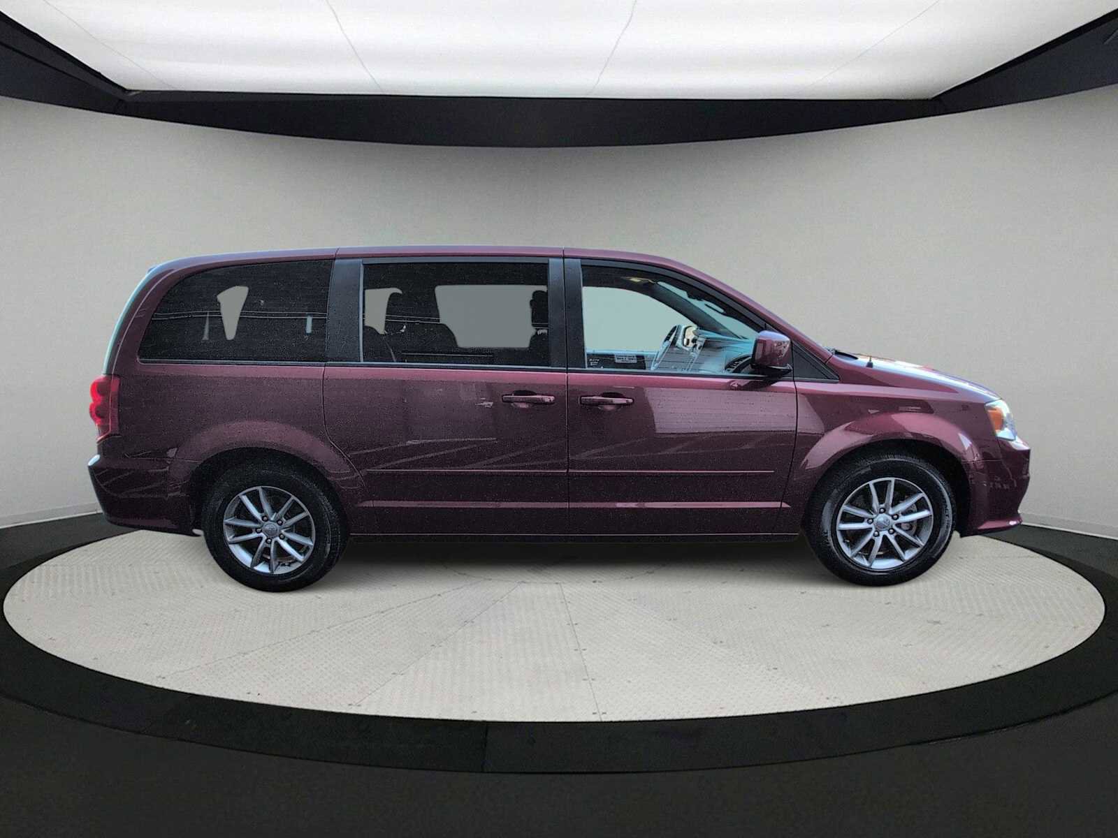 Used 2015 Dodge Grand Caravan SE image 9