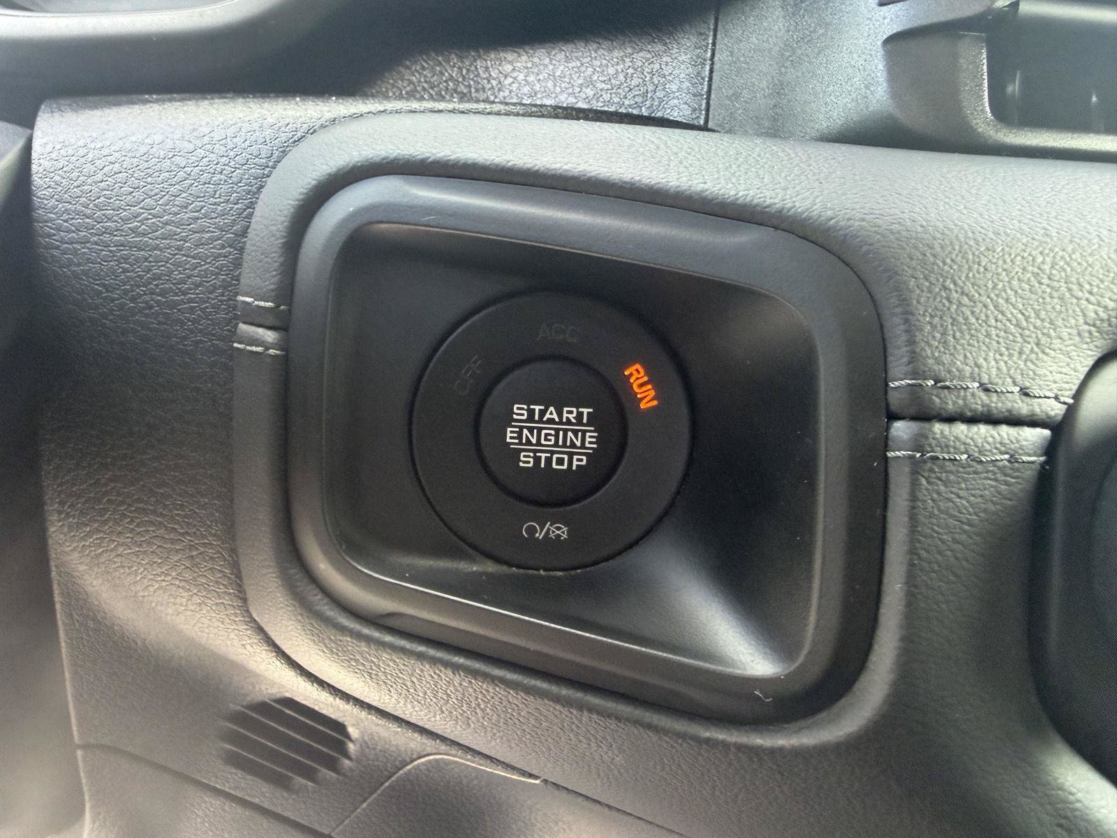 Used 2024 Jeep Wrangler Unlimited Sahara AWD/4WD image 26