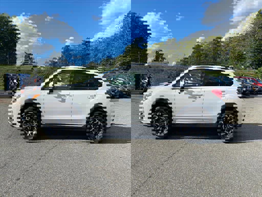 Used 2017 Subaru Crosstrek 2.0i Premium image 2