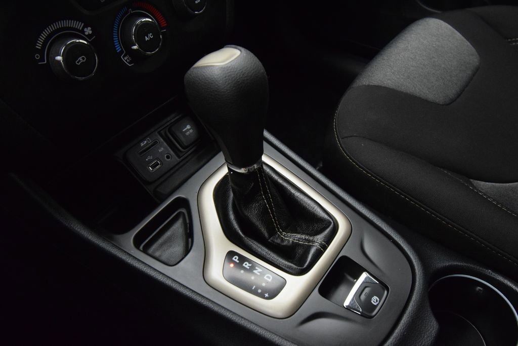 Used 2016 Jeep Cherokee Sport image 20