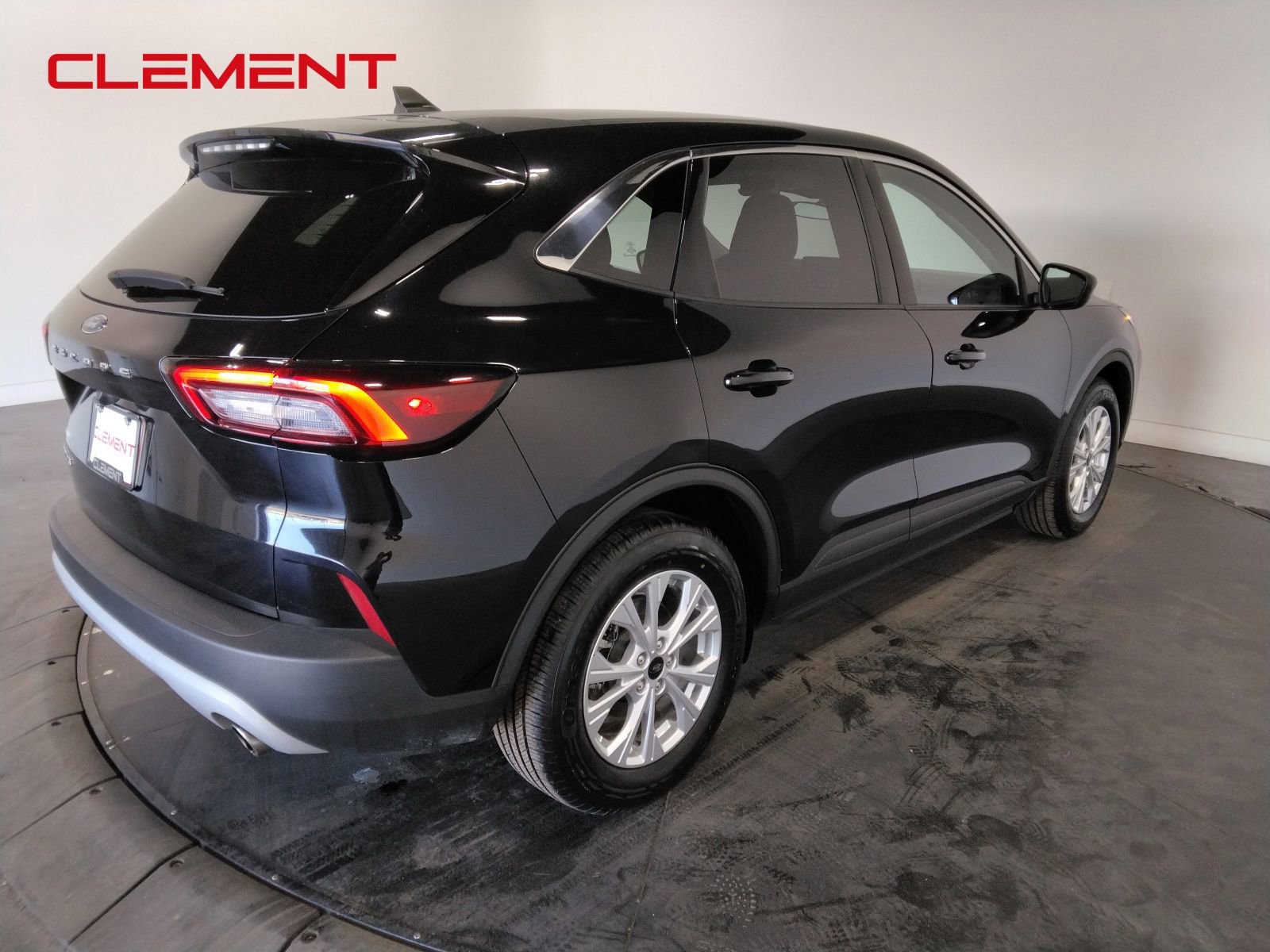 Used 2024 Ford Escape Active w/ Cold Weather Package FWD image 4