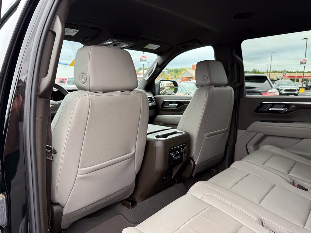 Used 2025 Chevrolet Suburban LT AWD/4WD image 12
