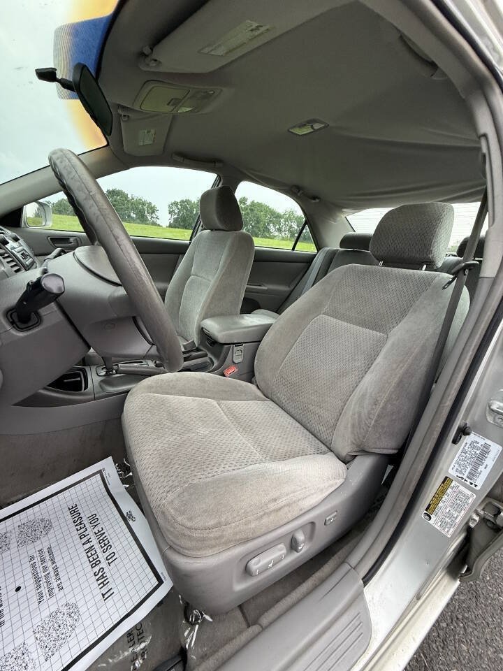 Used 2004 Toyota Camry LE FWD image 12