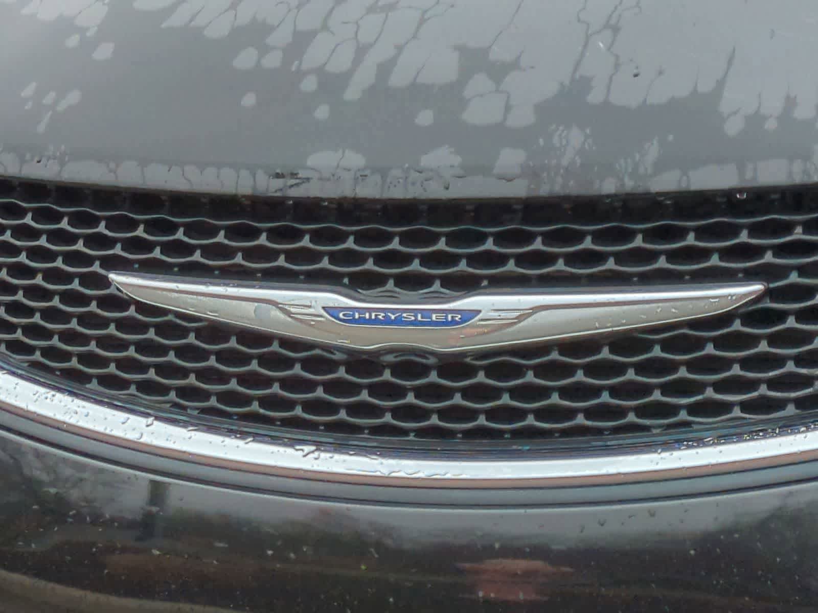 Used 2018 Chrysler Pacifica Touring-L Plus w/ Tire & Wheel Group image 6