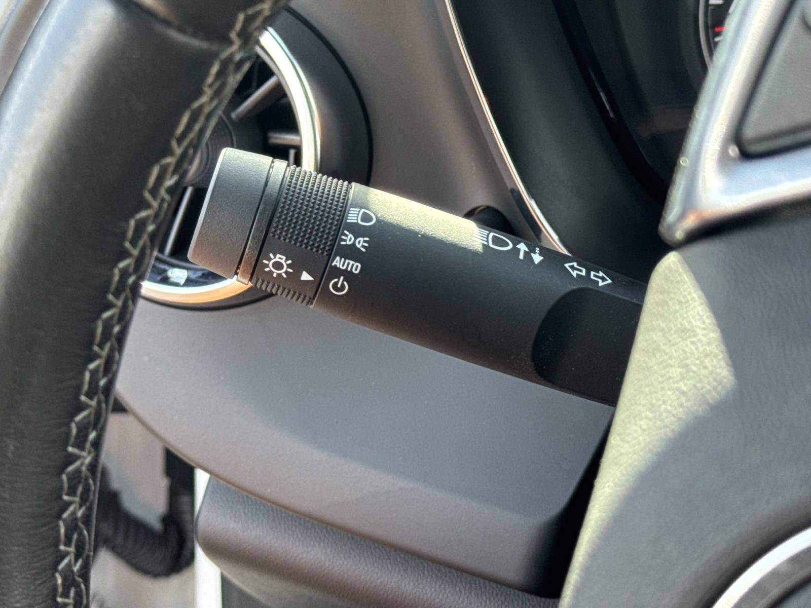 Used 2021 Chevrolet Camaro LT image 9