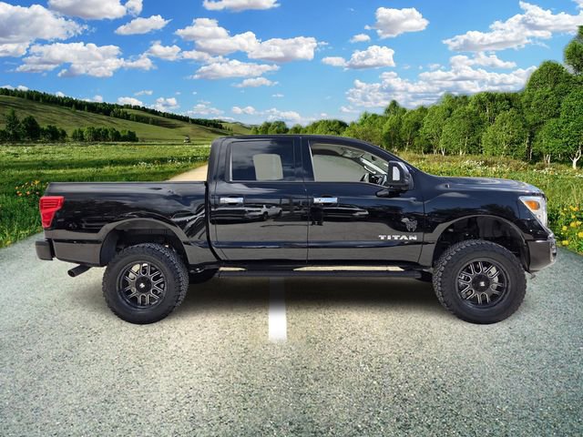 Used 2021 Nissan Titan SV w/ SV Convenience Package image 7