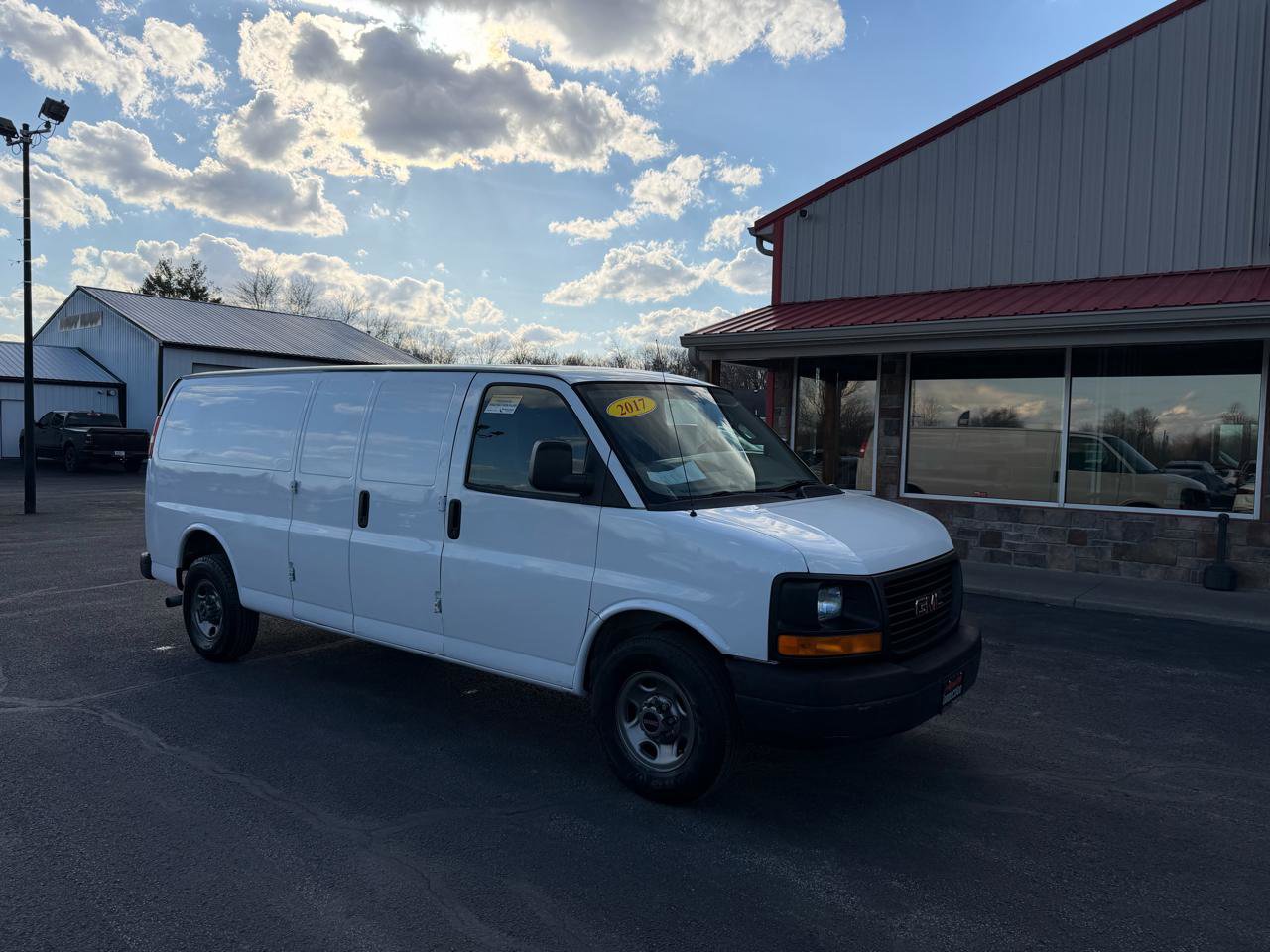 Used 2017 GMC Savana 2500 Extended image 1
