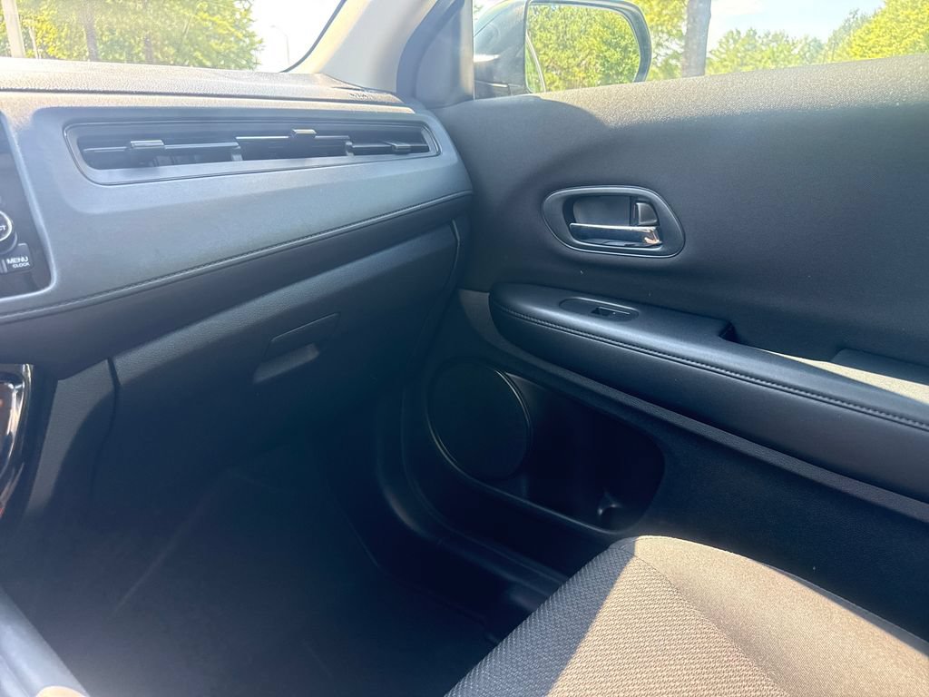 Used 2016 Honda HR-V LX image 17