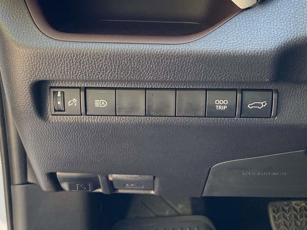 Used 2025 Toyota RAV4 Limited FWD image 30