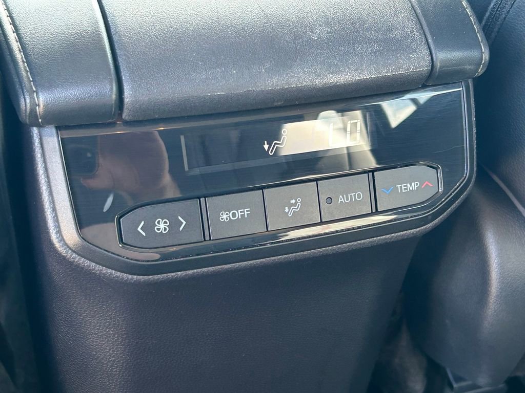 Used 2023 Toyota Highlander XLE image 25
