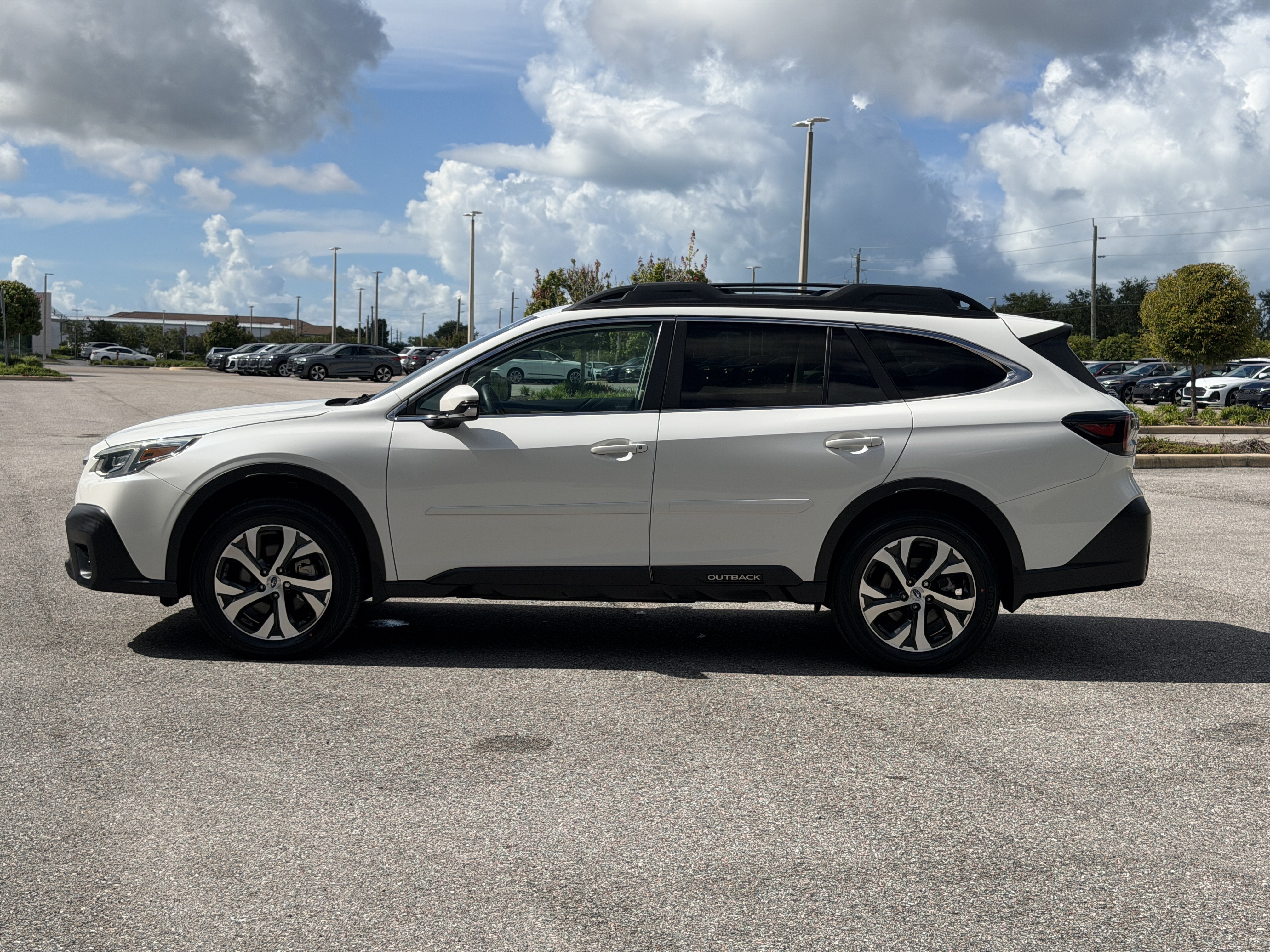 Used 2022 Subaru Outback Limited w/ Popular Package #2 AWD/4WD image 4