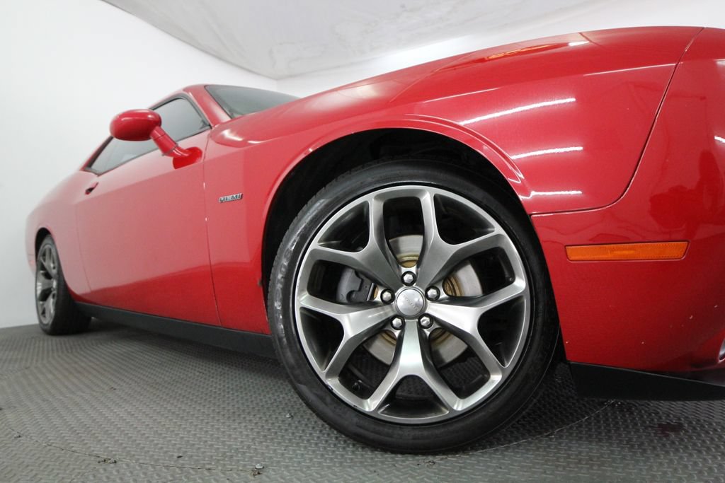 Used 2016 Dodge Challenger R/T w/ Driver Convenience Group RWD image 16