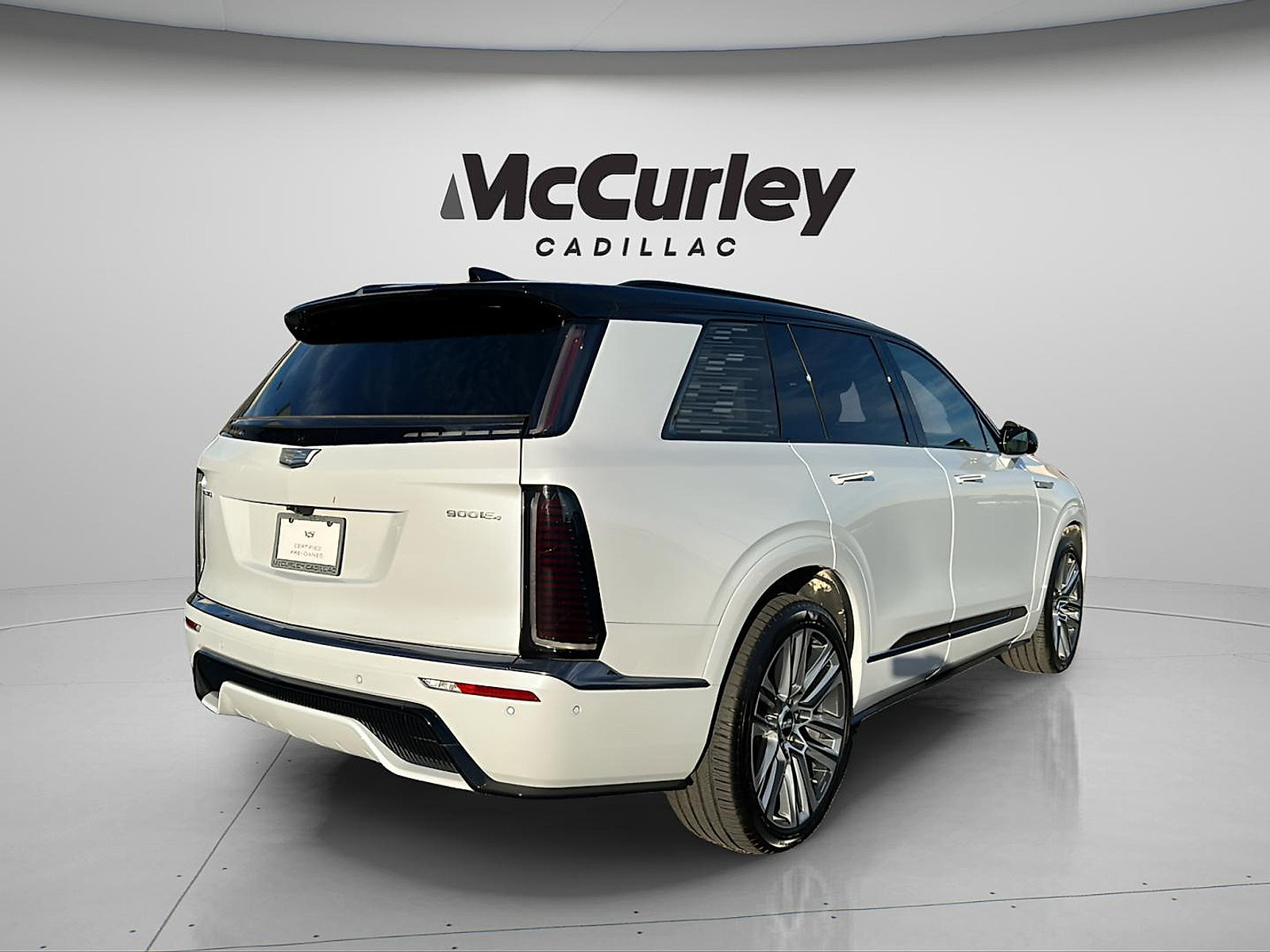 Certified 2026 Cadillac Vistiq Platinum w/ LPO, Floor Liner Package AWD/4WD image 7