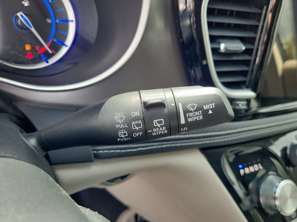 Used 2023 Chrysler Pacifica Touring-L FWD image 32
