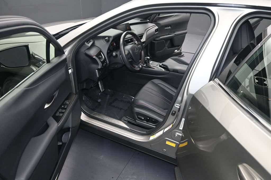 Used 2019 Lexus UX 200 F Sport w/ F Sport Premium Package FWD image 13