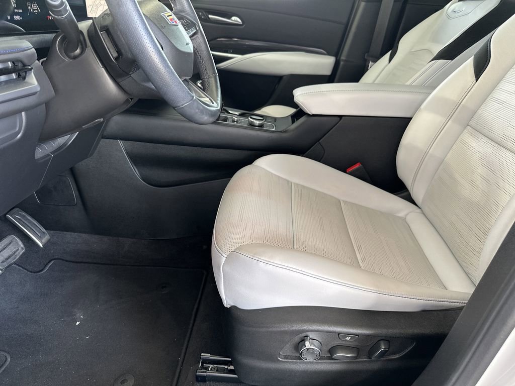 Certified 2025 Cadillac XT4 Sport FWD image 14