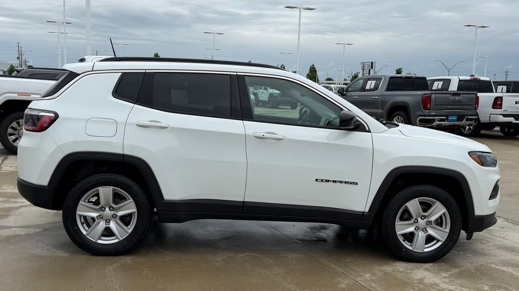 Used 2022 Jeep Compass Latitude AWD/4WD image 11