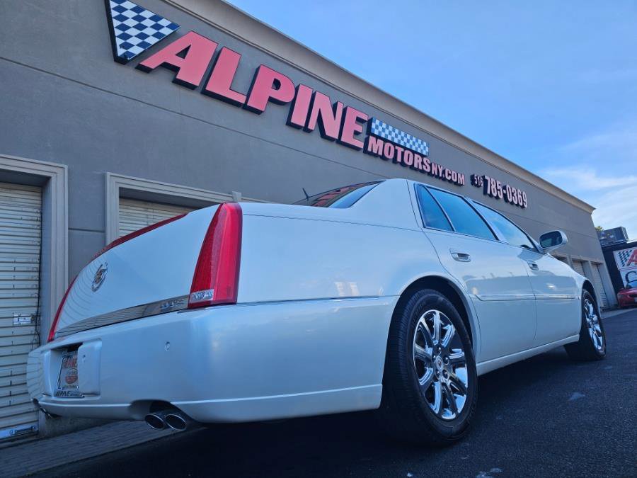 Used 2008 Cadillac DTS w/ Sun And Navigation Package FWD image 4