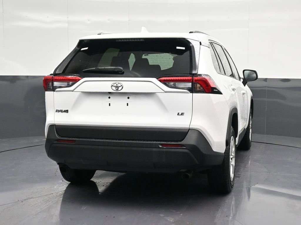 Used 2020 Toyota RAV4 LE FWD image 2
