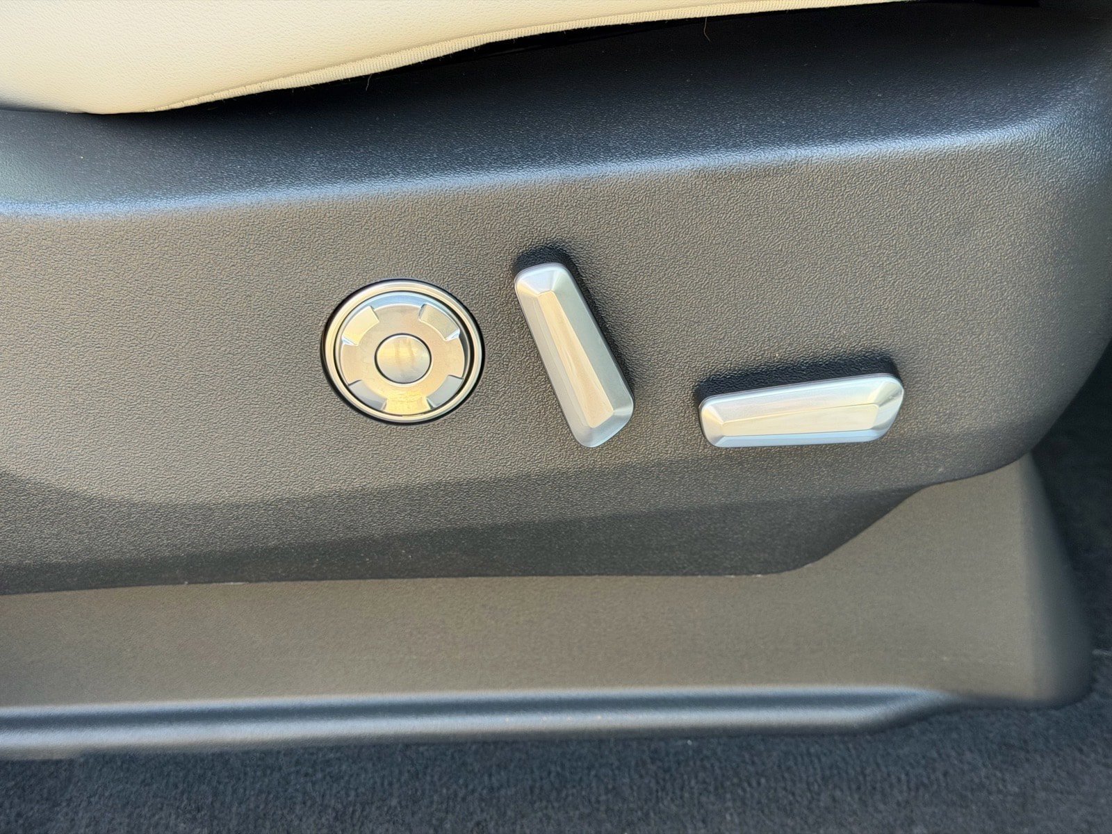 New 2026 Lincoln Navigator Reserve AWD/4WD image 13