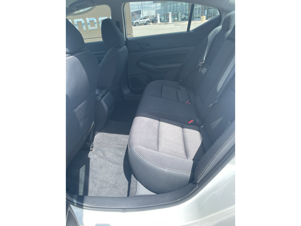 Used 2025 Nissan Altima 2.5 SV FWD image 10