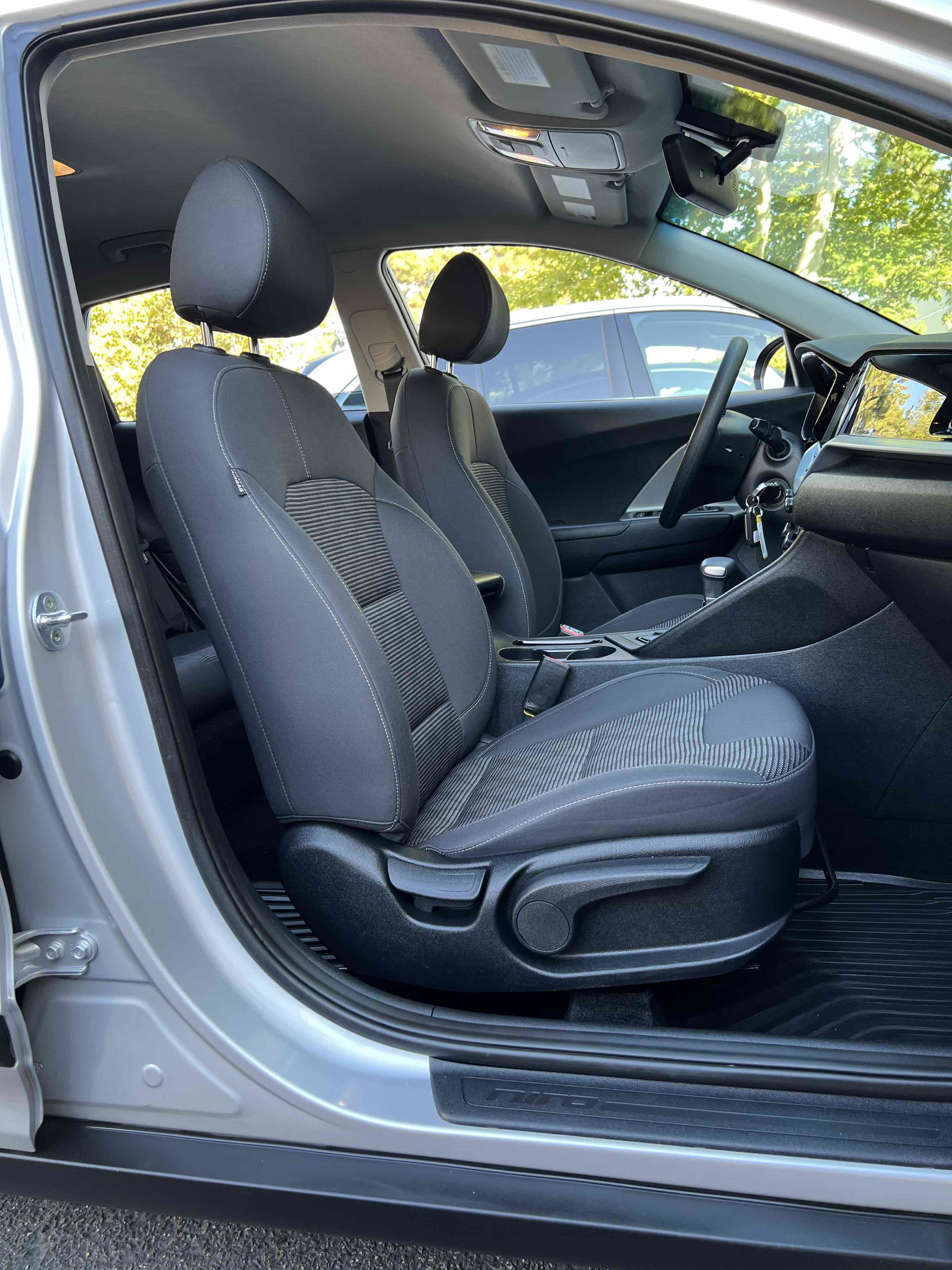 Used 2020 Kia Niro LX FWD image 32