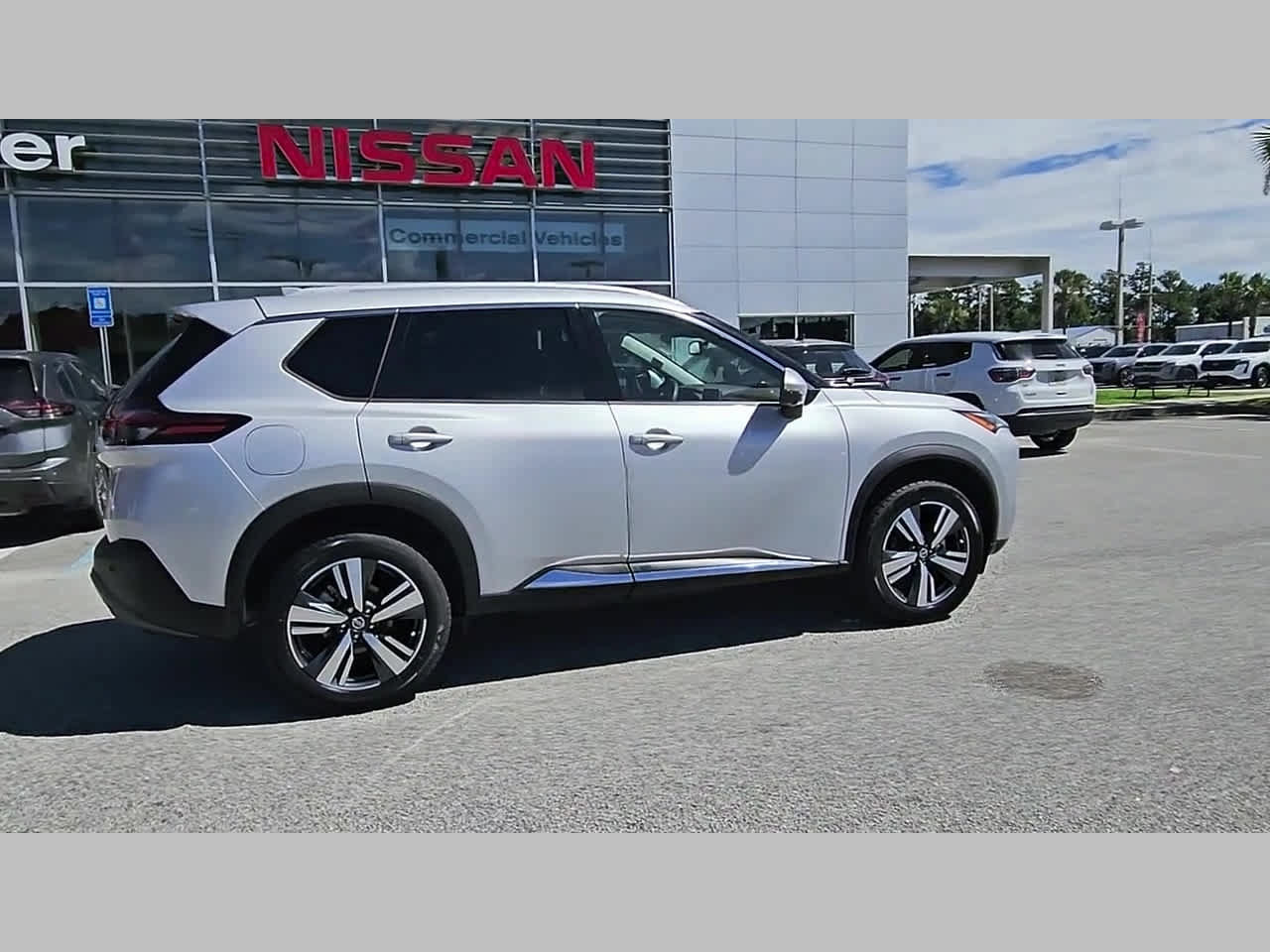 Used 2021 Nissan Rogue SL AWD/4WD image 36
