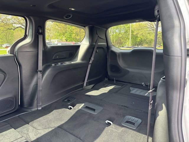 New 2027 Chrysler Pacifica Limited FWD image 8